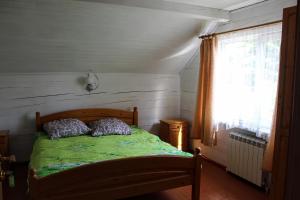 Un pat sau paturi într-o cameră la Мала Одеса