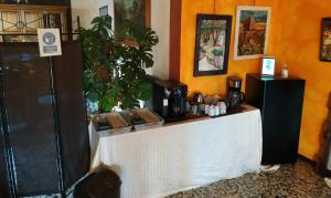 a coffee shop with a counter in a room at Villa de Ros in Salò