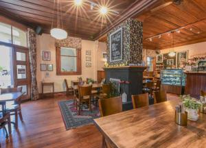 Restoran või mõni muu söögikoht majutusasutuses Dunstan House
