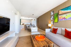 Μια τηλεόραση ή/και κέντρο ψυχαγωγίας στο HYDEOV1BR - Unit 1910 - Ammos condo