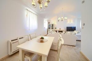 TV a/nebo společenská místnost v ubytování Villa San Vito
