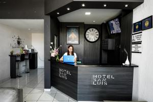 Členové personálu v ubytování Hotel San Luis