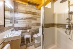 Ein Badezimmer in der Unterkunft LA PANDELA