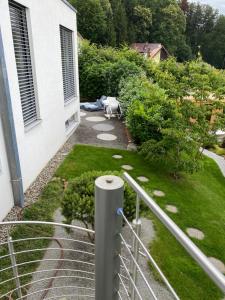 O grădină în afara Modernes Studio auf der Sonnenterrasse