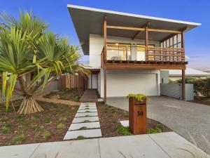 Gallery image of Beachfront Eclipse with Pool in Casuarina