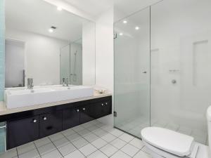 Bilik mandi di Ocean Views at Nor Nor East 201 +14 gambar