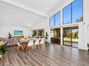 Photo de la galerie de l'établissement Coastal Soul - Pet Friendly, Family Entertainer with Pool, à Casuarina