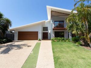 Gallery image of Coastal Soul - Family Entertainer with Pool in Casuarina