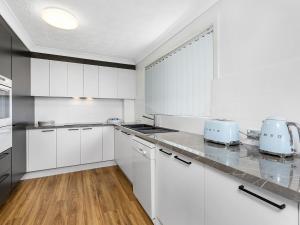 Gallery image of Shoreline 6 with Ocean Views To See The Whales in Hastings Point +17 photos