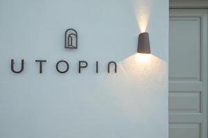 Vottorð, verðlaun, skilti eða annað skjal til sýnis á Utopia Suites Santorini