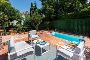 Swimmingpoolen hos eller tæt på Genteel Home Carmen del Ciprés