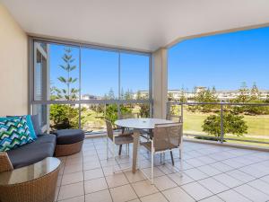 Μπαλκόνι ή βεράντα στο Coast Culture 1208 Apartment with complex Pool & Spa