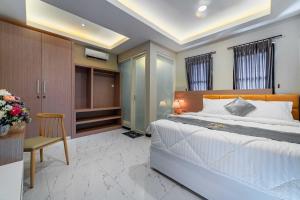 Llit o llits en una habitació de Tree Homestay Mitra RedDoorz