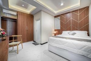 Llit o llits en una habitació de Tree Homestay Mitra RedDoorz