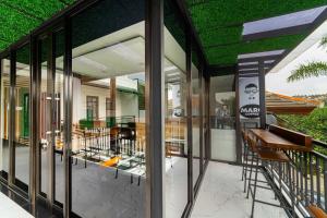 Restaurant o un lloc per menjar a Tree Homestay Mitra RedDoorz