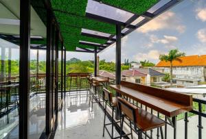 Balcó o terrassa a Tree Homestay Mitra RedDoorz