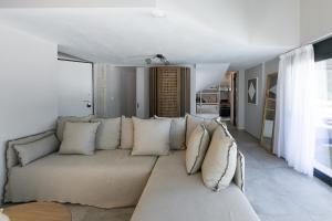 Зона вітальні в The Euphoria Club Luxury Villas