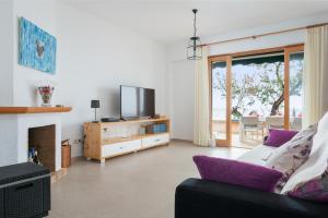 a living room with a couch and a tv at Cas Ferrerico in Costa dels Pins