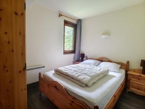 Ένα ή περισσότερα κρεβάτια σε δωμάτιο στο APPARTEMENT LUMINEUX -SAINT JEAN D'AULPS STATION- 6 PERS-ENCHAPLE A3 +6 φωτογραφίες