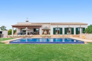 The swimming pool at or close to Sa Xorca