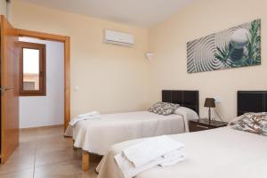 A bed or beds in a room at Sa Xorca