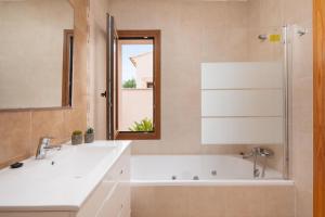 A bathroom at Sa Xorca