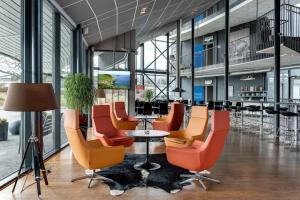 A seating area at Aiden by Best Western Stockholm Arlanda Airport