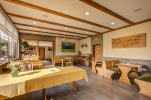 Χώρος καθιστικού στο Glamping Kranjc