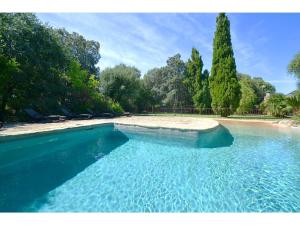 Bazén v ubytovaní Villa in Buger near Alcudia Bay Beaches alebo v jeho blízkosti