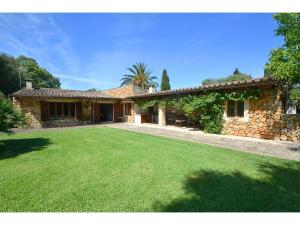 Vonkajšia záhrada v ubytovaní Villa in Buger near Alcudia Bay Beaches