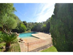 Bazén v ubytovaní Villa in Buger near Alcudia Bay Beaches alebo v jeho blízkosti