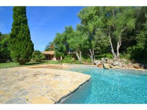 Bazén v ubytovaní Villa in Buger near Alcudia Bay Beaches alebo v jeho blízkosti