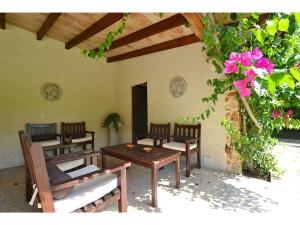 Posedenie v ubytovaní Villa in Buger near Alcudia Bay Beaches