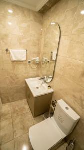Koupelna v ubytování DYMAR HOTEL