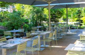 En restaurant eller et andet spisested på Golden Tulip Aix les Bains - Hotel & Spa