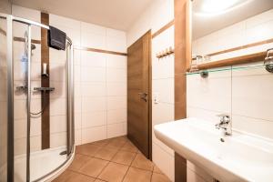 Kylpyhuone majoituspaikassa Obermayrgut