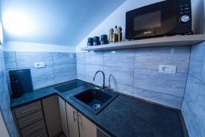 Kuchyň nebo kuchyňský kout v ubytování Summer home Morinj