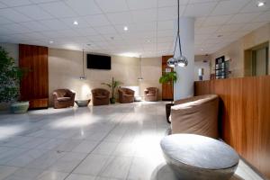 TV a/nebo společenská místnost v ubytování KLK Hotel
