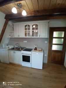 Foto dalla galleria di Charming Mountain House Zabljak a Žabljak