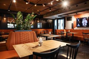 a restaurant with tables and chairs and a tv at Blow up Baltic Trzęsacz in Trzęsacz