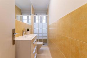 a bathroom with a sink and a toilet at Old Town IV by Next Stop Bilbao in Bilbao