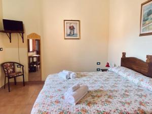 Un pat sau paturi într-o cameră la Le Ginestre Alghero