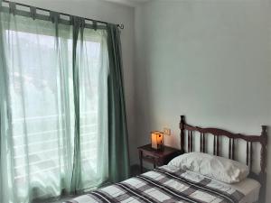 Łóżko lub łóżka w pokoju w obiekcie Cristi Puerto Santiago Apartment by HRTenerife Net