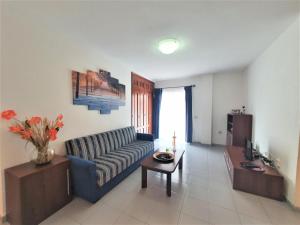 Część wypoczynkowa w obiekcie Cristi Puerto Santiago Apartment by HRTenerife Net