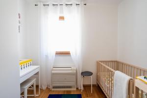 Łóżko lub łóżka w pokoju w obiekcie Downtown Apartment Helena