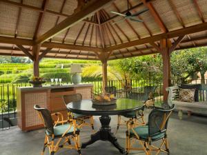Patio nebo venkovní prostory v ubytování Teras Divya Tropical Retreat