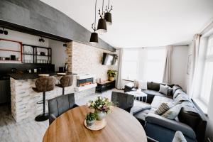 a living room with a couch and a table at Ferienwohnung Waldgasthaus Armeleuteberg in Wernigerode