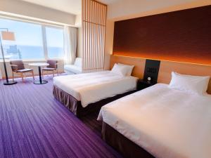 Postel nebo postele na pokoji v ubytování Hakodate Yunokawa Onsen Umi to Akari Hewitt Resort