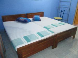 Кровать или кровати в номере Levi's Tourist – Anuradhapura