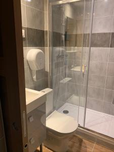 Koupelna v ubytování Hôtel l'Équipe